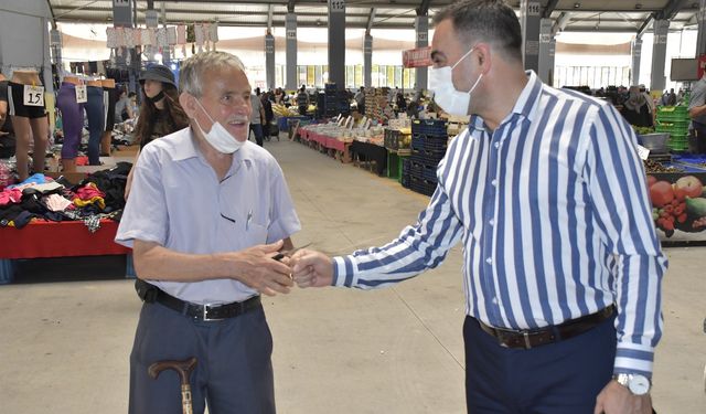 Hem vekil hem de başkan'dan pazar çıkarması