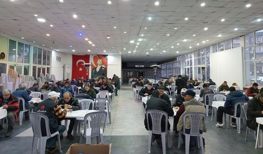 Ayvacık'ta geleneksel iftar buluşmaları devam ediyor