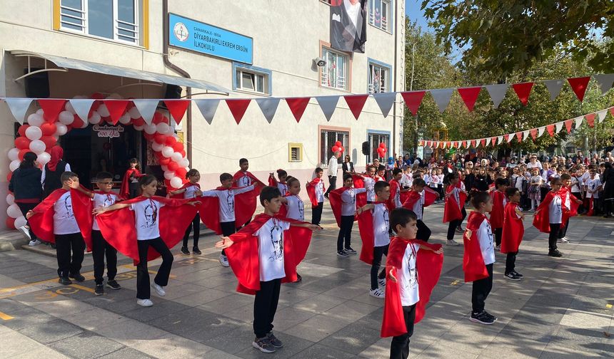 Cumhuriyet coşkusu okullarda da yaşandı