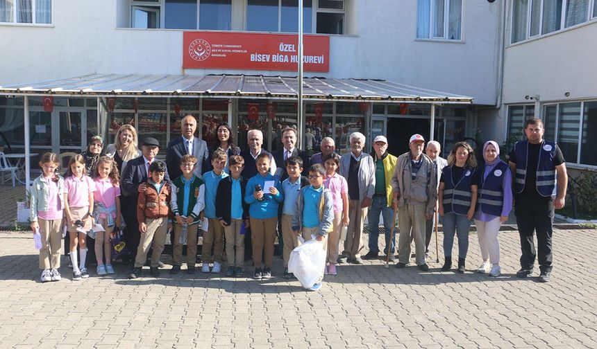 Tevfik Emin Başarır İlkokulu Öğrencilerinden Huzurevi Ziyareti