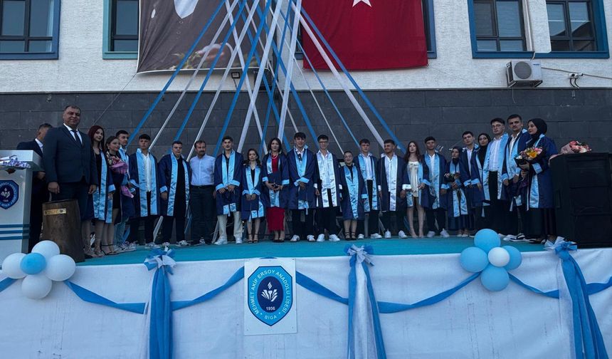 64'üncü dönem mezunları veda etti