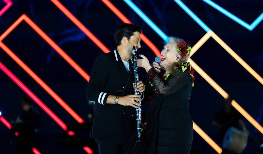 Çanakkale’de Suzan Kardeş ve Serkan Çağrı Coşkusu