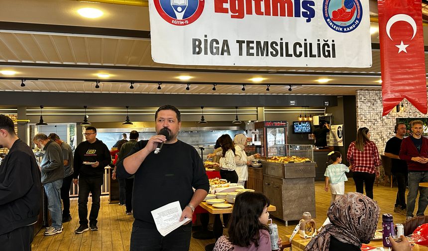 Eğitim İş, hem kahvaltıda buluştu, hem de Cumhuriyet'i kutladı
