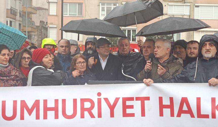 CHP’den Emekli Maaşlarına Çanakkale’de Yağmur Altında Protesto