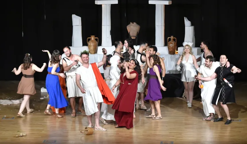 Biga İlçe Tiyatrosu Çanakkale'yi Fethetti: Büyük Alkış Aldı