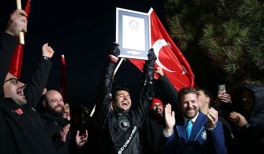 Çanakkale'de dünya rekoru: Mazlum Kibar 36 saat su altında kaldı