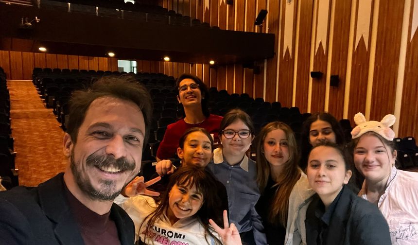 Biga Belediyesi İlçe Tiyatrosu'ndan yeni oyun: “Emek Dünyanın En Güzel Şiiri”