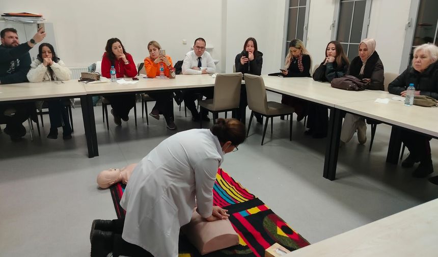 Biga Doğa Dostları'ndan İlk Yardım Eğitimi