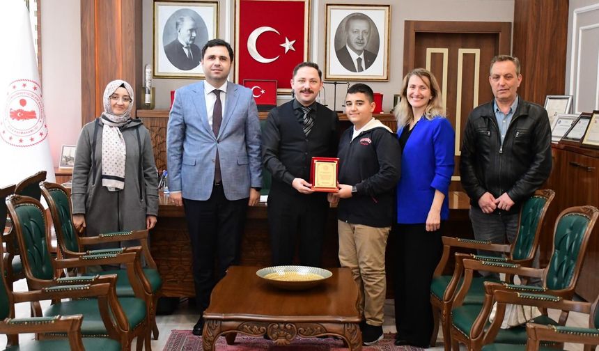 Biga Hamdibey Ortaokulu öğrencisi Türkiye 4.'sü oldu