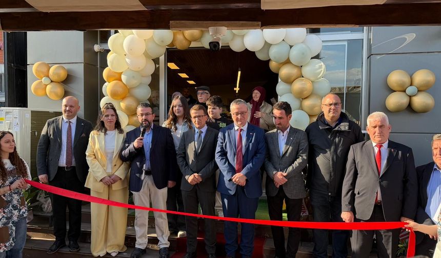 Diça Kafe'nin yeni şubesi yoğun katılımla açıldı