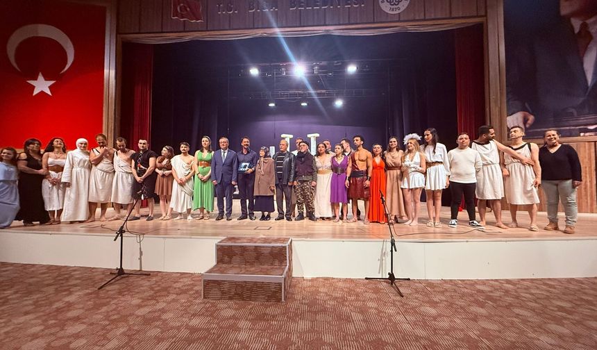 Direklerarası Seyirci Ödülleri’nde Biga Belediyesi İlçe Tiyatrosu’na büyük ödül