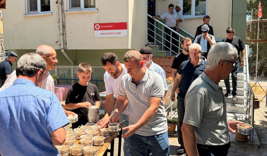 Işıkeli Köyü'nde aşure ikramı
