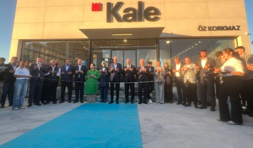 Çanakkale'de Öz Korkmaz İnşaat Kaleseramik Showroom'u Açıldı