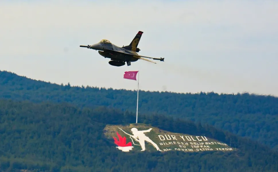 SOLOTÜRK'ten 111. Yıl Gökyüzü Selamı