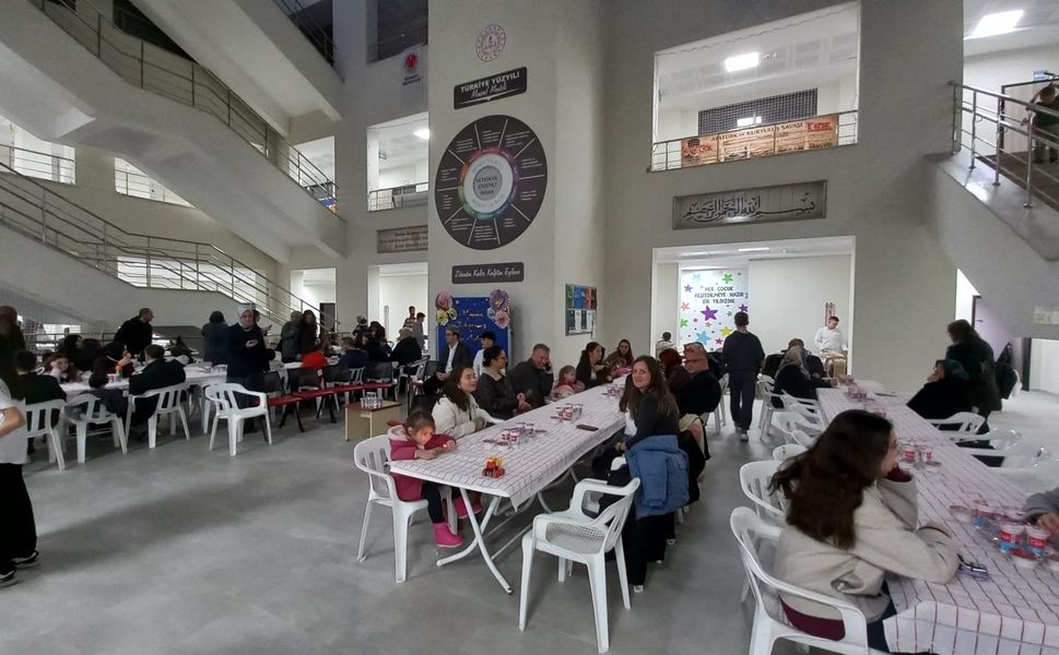 Biga Anadolu İmam Hatip Lisesi’nde birlik ve beraberlik iftarı