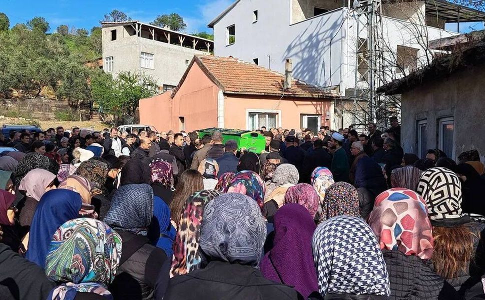 Biga'nın evladı Ahmet Alp dualarla son yolculuğuna uğurlandı