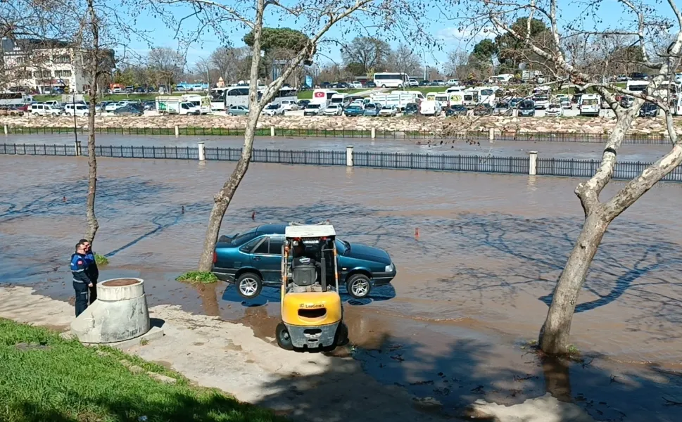 Biga'da Kocabaş Çayı taştı