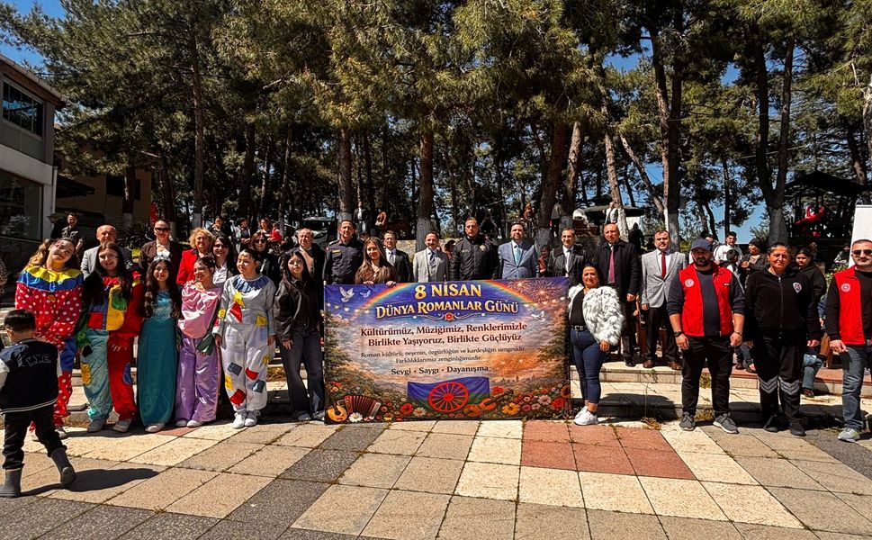 Biga'da 8 Nisan Romanlar Günü şenlik havasında kutlandı