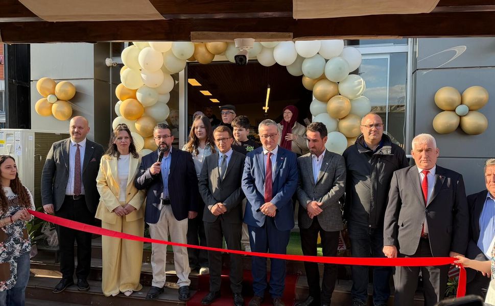 Diça Kafe'nin yeni şubesi yoğun katılımla açıldı