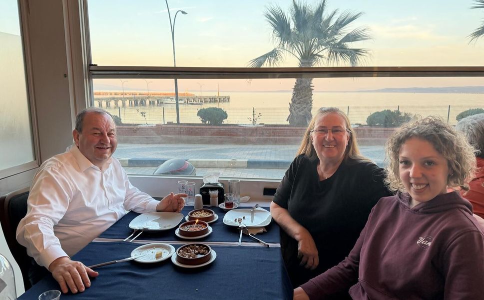 Şadan Doğan’a sürpriz doğum günü kutlaması