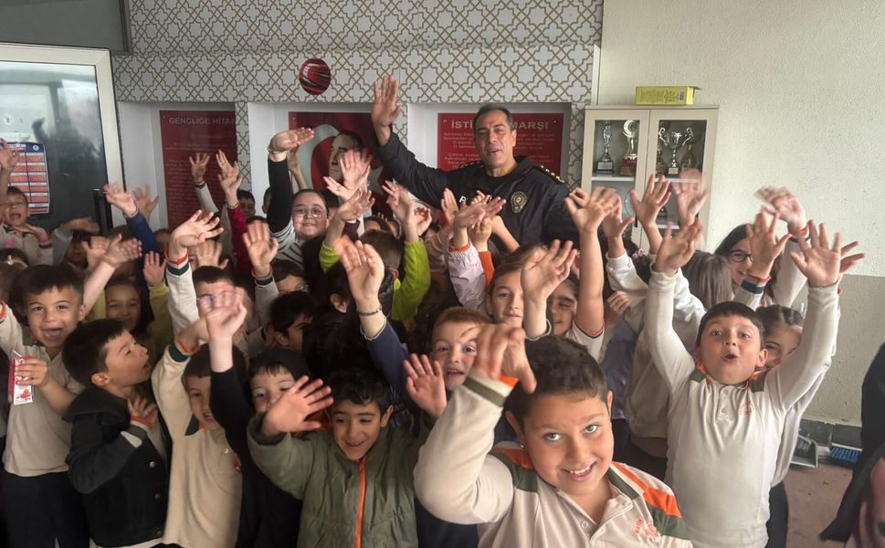 Biga İlçe Emniyet Müdürü Emre Bolat’tan okul ziyareti