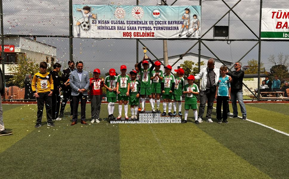 23 Nisan Futbol Turnuvası'nda şampiyon Diyarbakırlı Ekrem Ergün İlkokulu