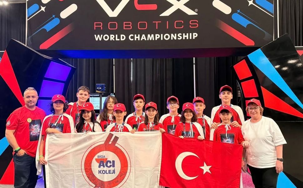Biga Açı Koleji robotik takımı dünya şampiyonasından ödülle döndü