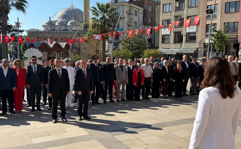 Biga'da 19 Mayıs için çelenk sunma töreni düzenlendi