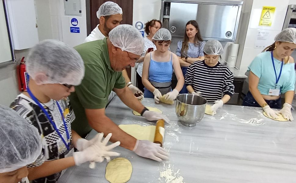 Diyarbakırlı Ekrem Ergün İlkokulu Erasmus+ projesinde mutfakta sıfır atık
