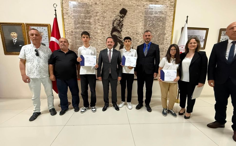 Biga Hamdibey Ortaokulu öğrencileri CV yarışmasında tüm dereceleri kazandı