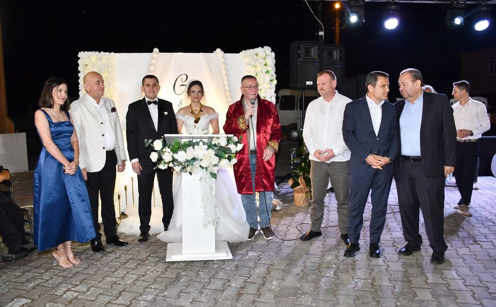 Biga'da Borazan ve Güder ailelerinin mutlu günü