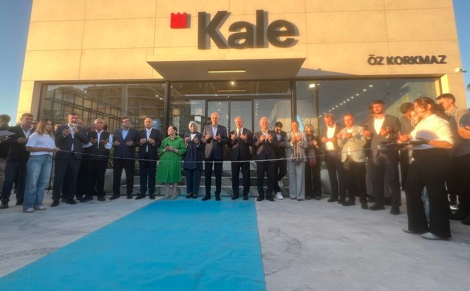 Çanakkale'de Öz Korkmaz İnşaat Kaleseramik Showroom'u Açıldı
