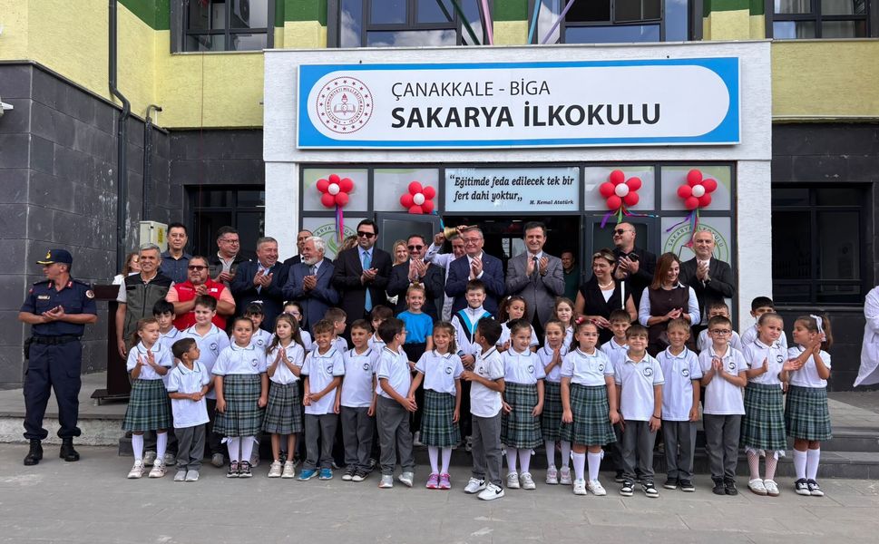 Biga'da 2026-2027 Eğitim Öğretim Yılı Törenle Başladı