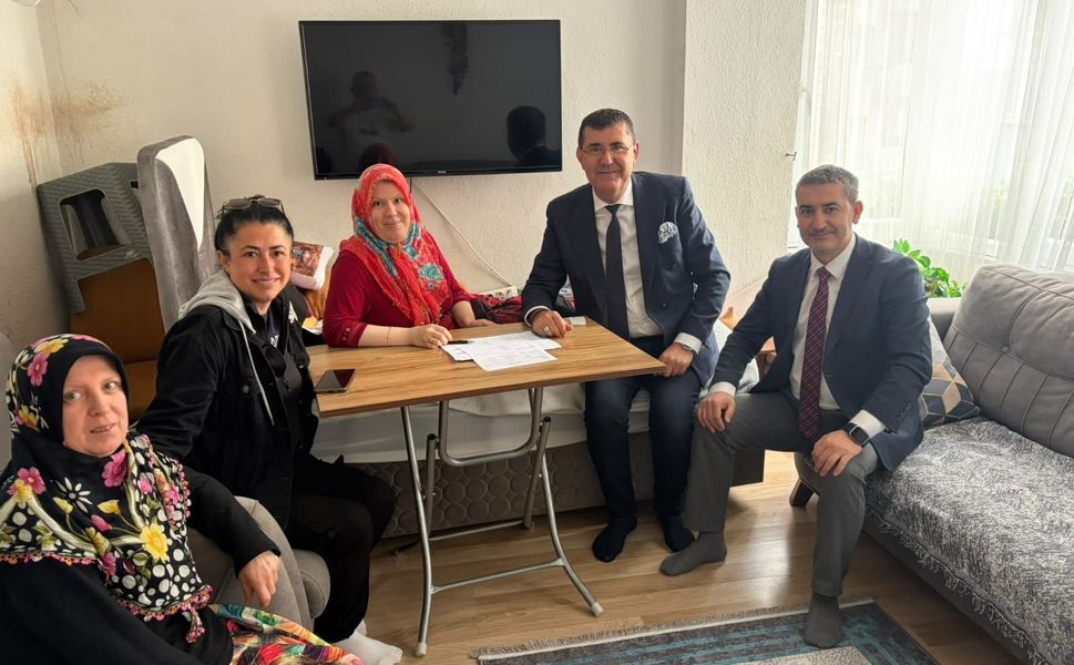 Biga'da Eğitime Engel Yok: Açık Öğretim Kaydı Evinde Yapıldı