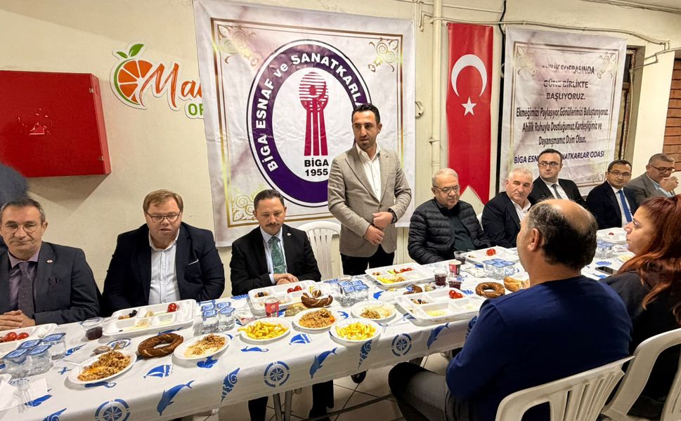 Biga’da protokol ve esnaf Belediye Ticaret Merkezi’nde kahvaltıda buluştu