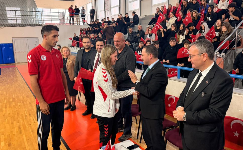 Avrupa şampiyonu Fatma Belinay Ergin memleketi Biga’da coşkuyla karşılandı