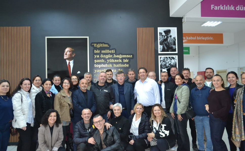 Biga Hamdibey Ticaret Meslek Lisesi mezunları 27 yıl sonra okullarında buluştu