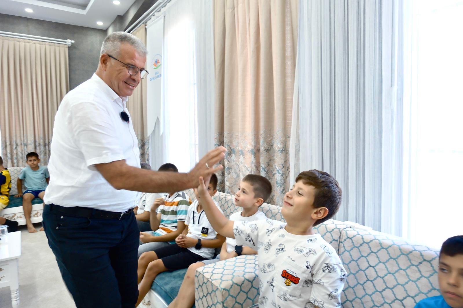 Başkan Elbi’den Çocuklara Hem Sürpriz Hem Gelecek Vizyonu (5)
