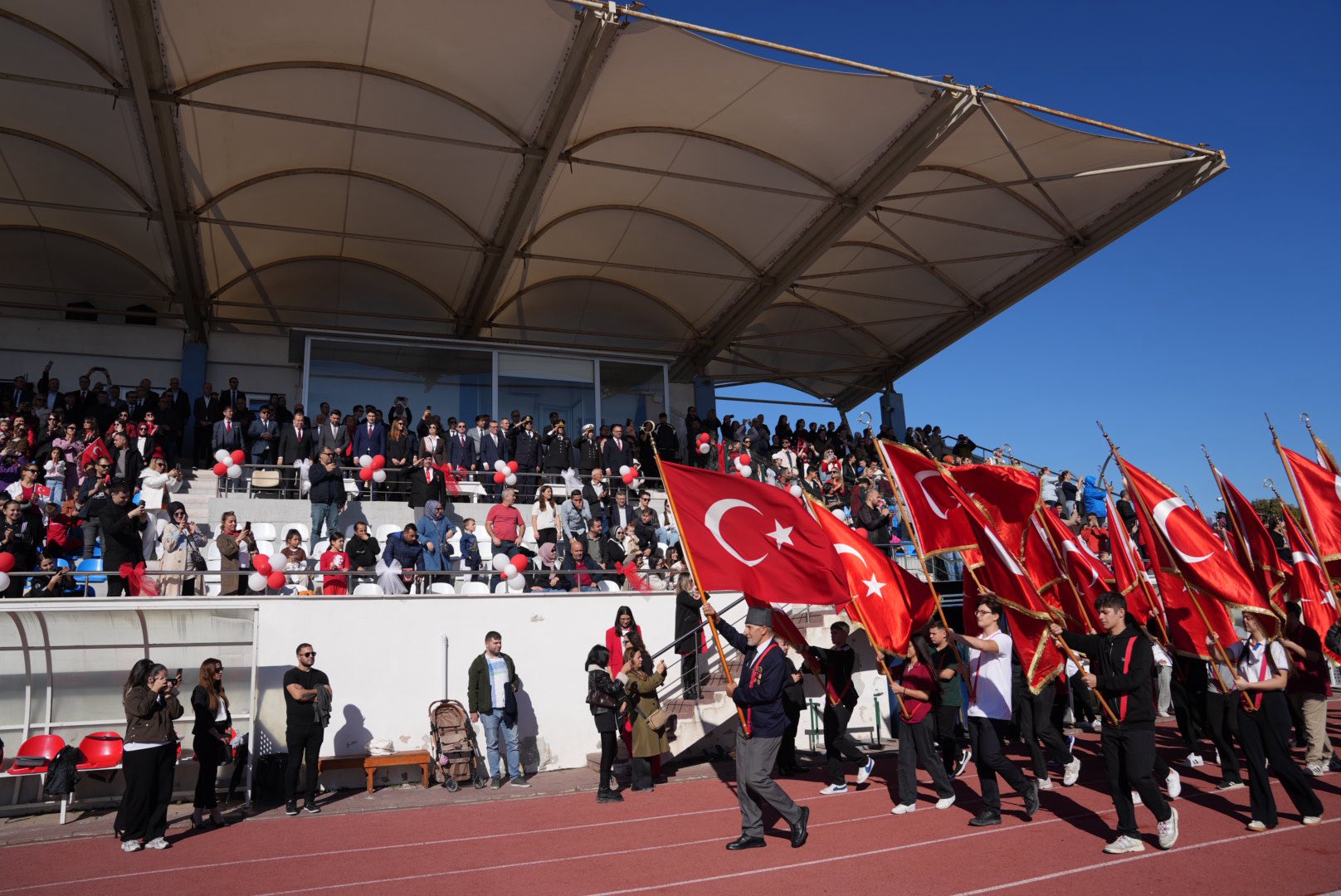 572040752 710697982048329 2425362722180975964 N