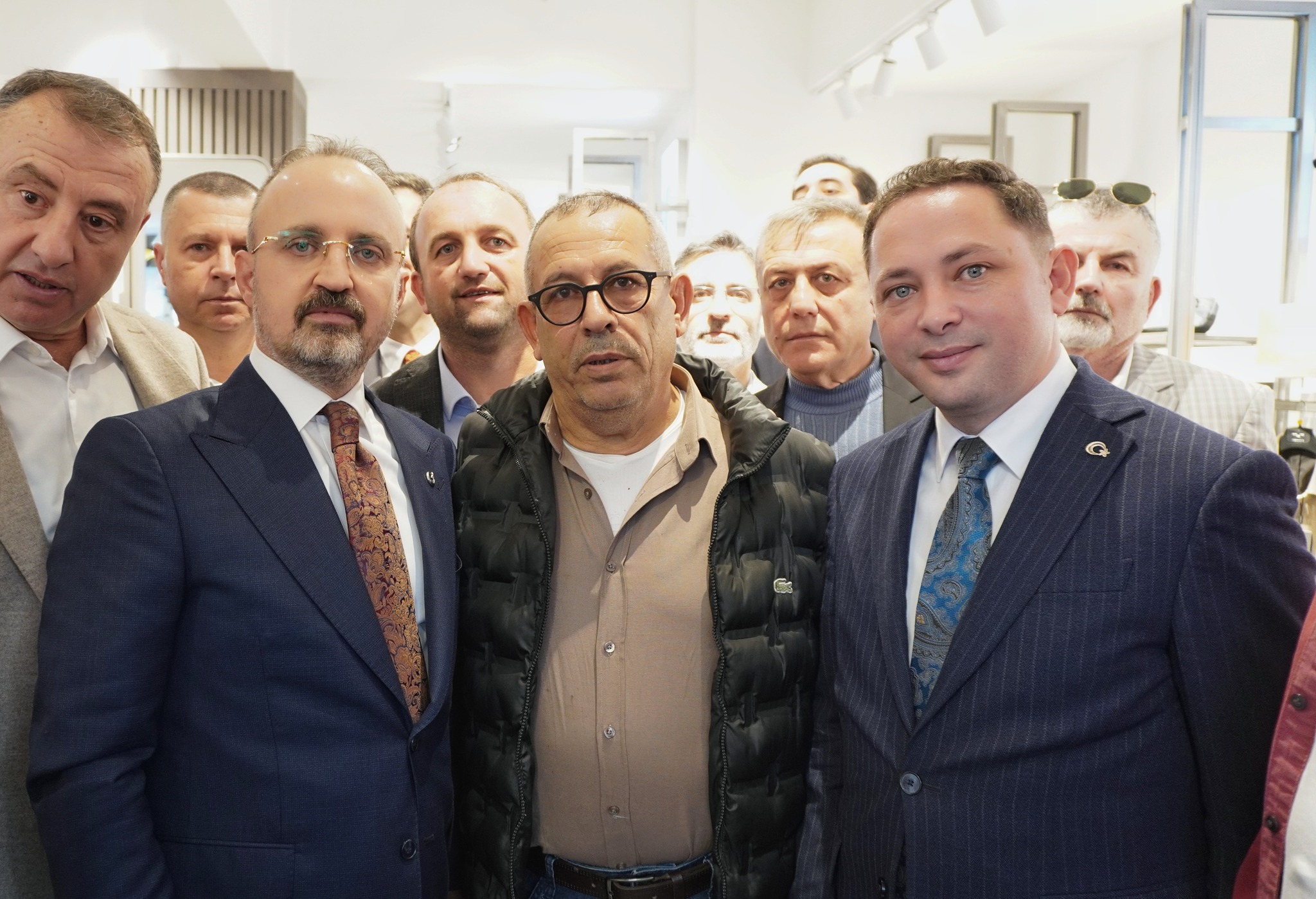 584992333 1413584403465713 3526698783702917132 N