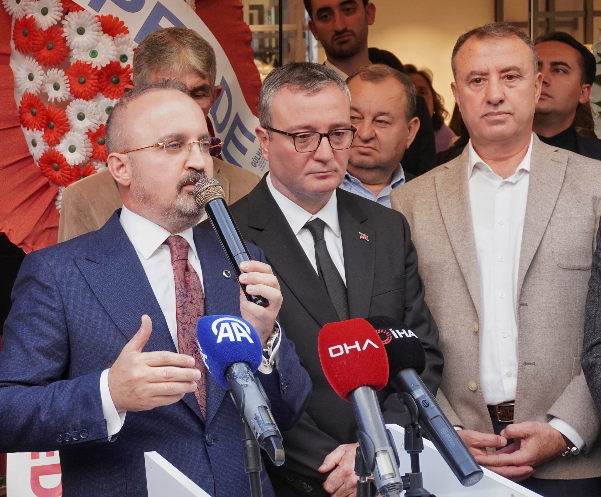 585556200 1413584146799072 1575950597302537838 N