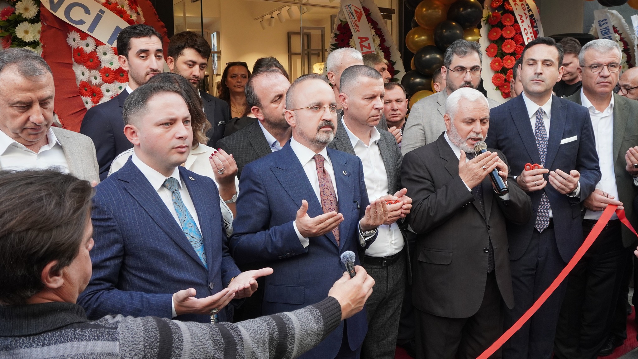 588873889 1413584673465686 3142957145044950462 N