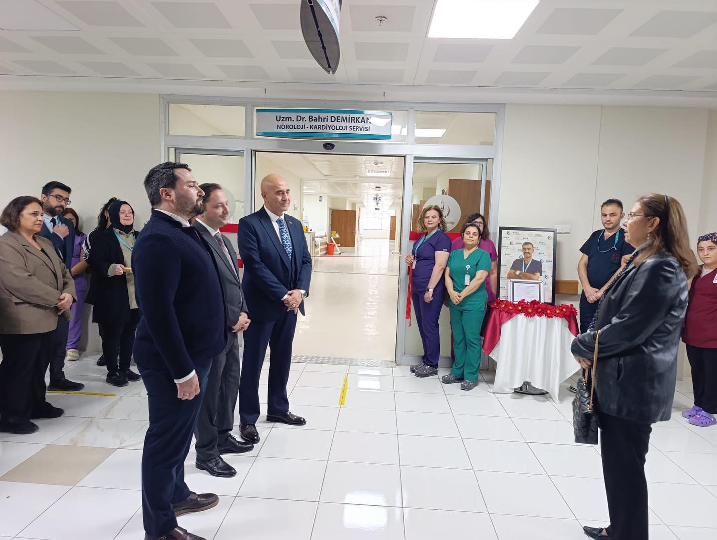 610172295 18071378924608987 3949205873894212964 N