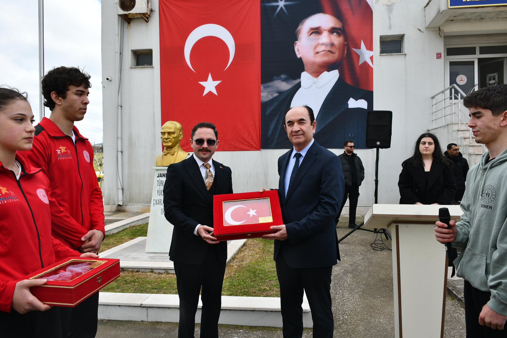 649314189 1222605253376849 1300350698856580545 N