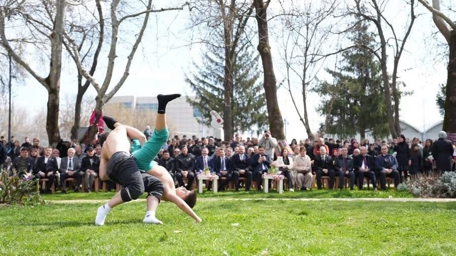 658843094 1233816045589103 3851751880341630904 N